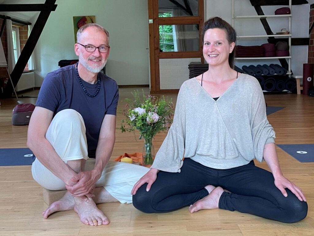 zwei Yogalehrende