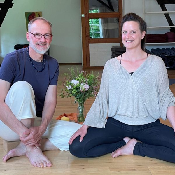zwei Yogalehrende